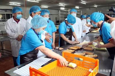 包頭市多區(qū)聯(lián)動(dòng)嚴(yán)查食品安全，過(guò)期食品凍品被集中查獲